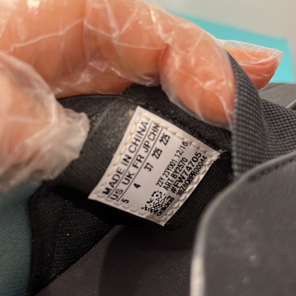 After repurchasing the same shoes, I couldn't wear them because it was winter. - Picture 4 of 4